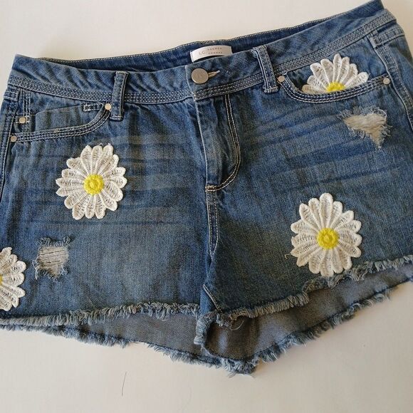 Lauren Conrad Embroidered Daisy Jean Short Shorts Distressed Cuttoff Design W 12 - Picture 3 of 16